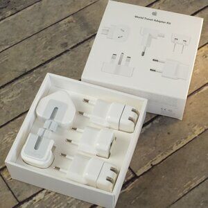 APPLE World Travel Adapter Kit in Box MD837AM/A Excellent Condition